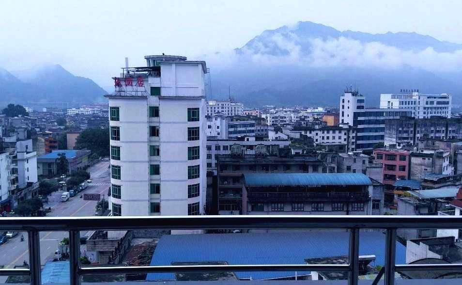 贺州总人口_贺州学院