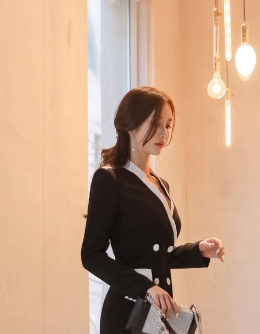 女性|多样的连衣裙设计，即使干净利落，也要适合自己的气质