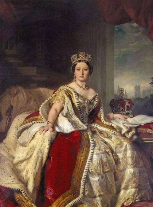 女性|多昂贵的礼服都不如一条小黑裙，比你想的更时髦，闪耀年底派对季