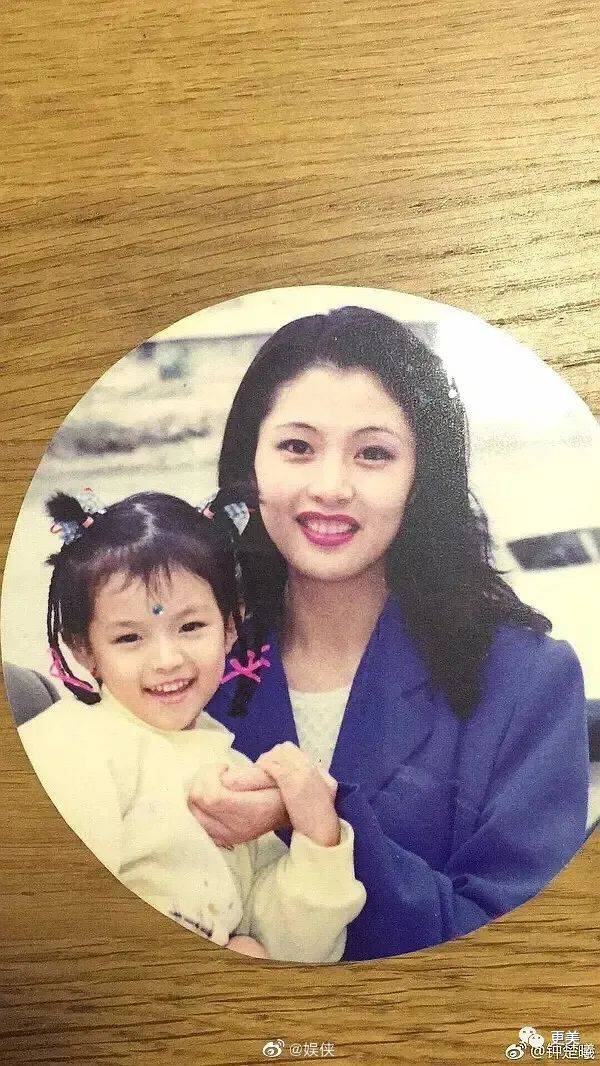 fa|钟楚曦妈妈暴露她整形石锤，虞书欣土成乡镇女企业家…