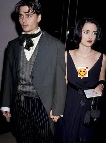 女性|多昂贵的礼服都不如一条小黑裙，比你想的更时髦，闪耀年底派对季