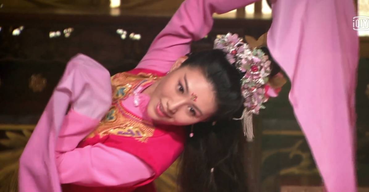 衣服|多情江山里的董小宛有多爱穿粉色？汉服加旗装12件不重样