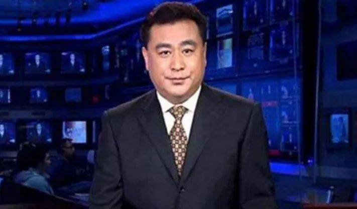 什么|原创昔日的“央视一哥”，独坐街头吃雪糕刷屏，遭嘲：无儿无女无贡献