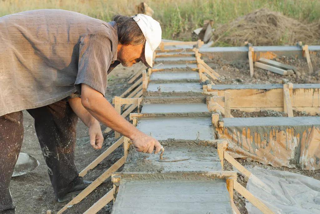 轻钢房屋建地基难吗？在南方和北方都适合吗？