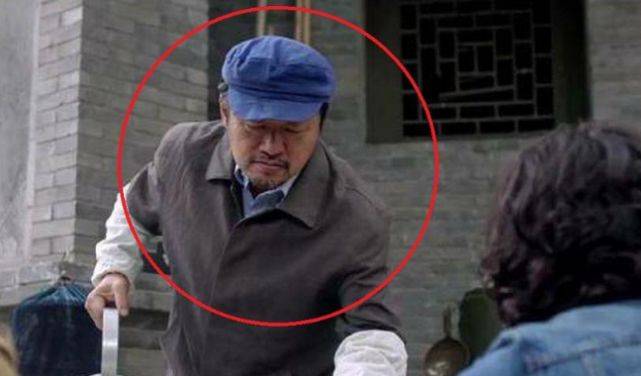 他捧红了王凯靳东 自己却一直跑龙套 王凯曾当众下跪感谢!