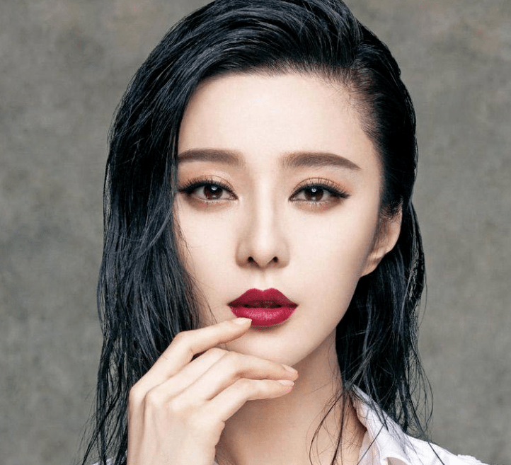 变化|关晓彤生日蹦迪被骂不检点,有谁注意到了她悄悄变化的眼睛...