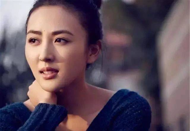 曾给杨幂做过助理,因长相甜美被导演看中,如今32岁成功逆袭