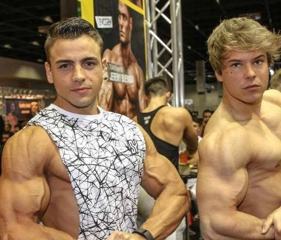 怎样练好胸肌最快最有效 2815f38e6878408486516761d523797f.jpeg