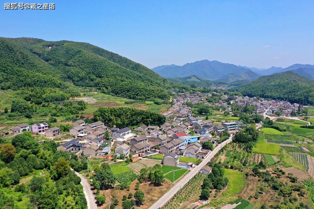 森林乡村鸣雁村,自然奇观鹞岩石,栈道玻璃破碎,谨防成