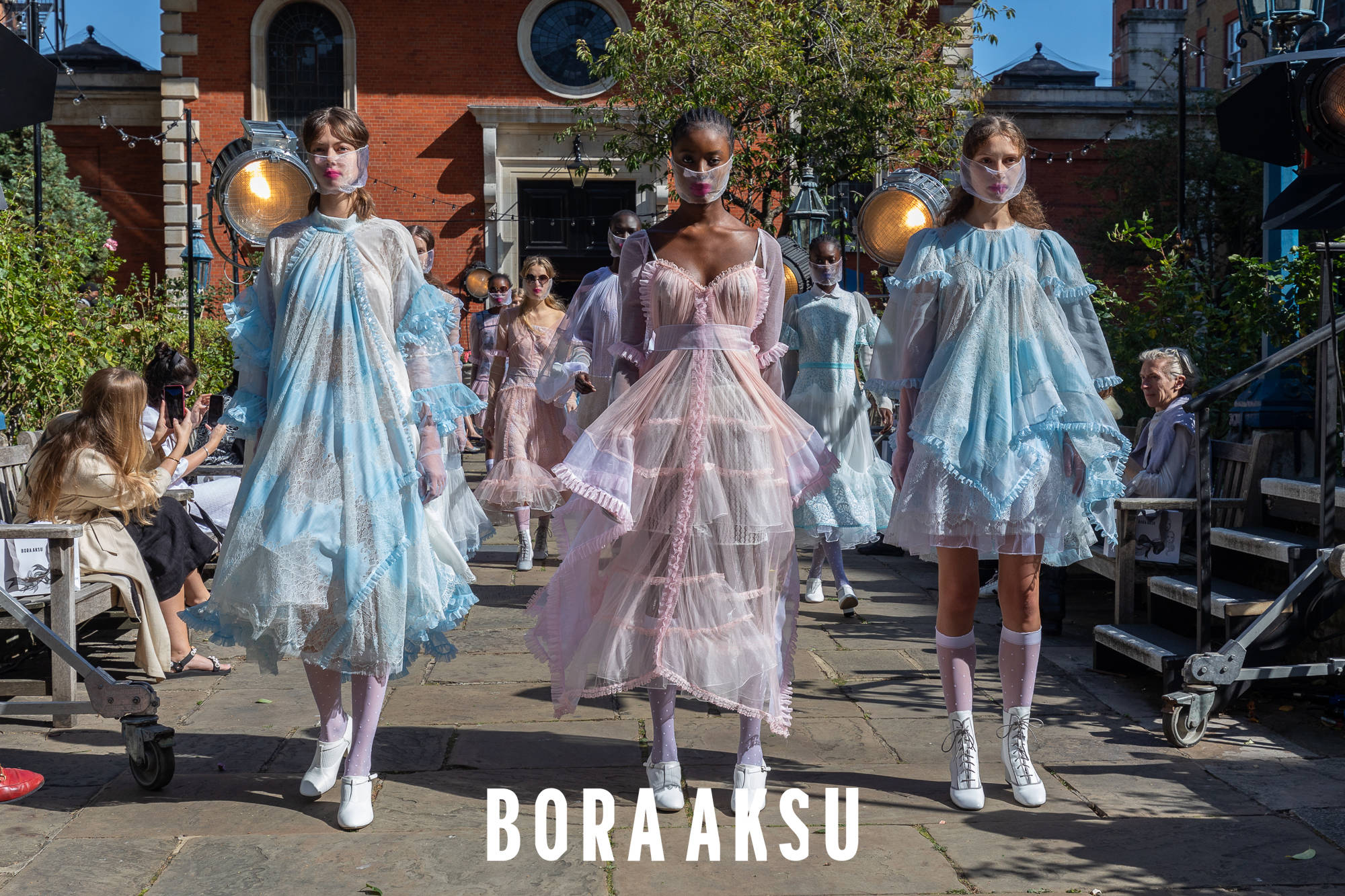 伦敦|回顾历史与艺术的梦幻瞬间，BORA AKSU 2021春夏伦敦时装周大秀