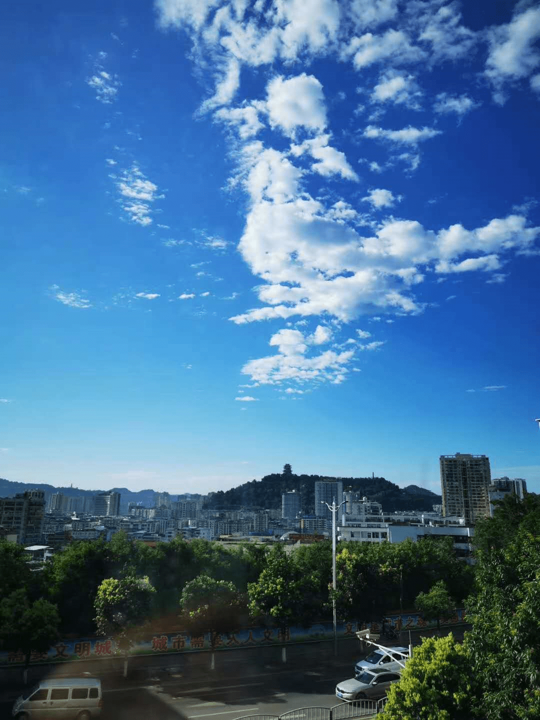 巴中雨后放晴的天空,美的不像话!