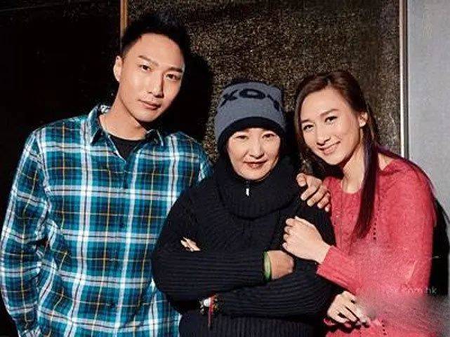 70岁老戏骨情史荒唐，已婚抛弃17岁女星，5个孩子