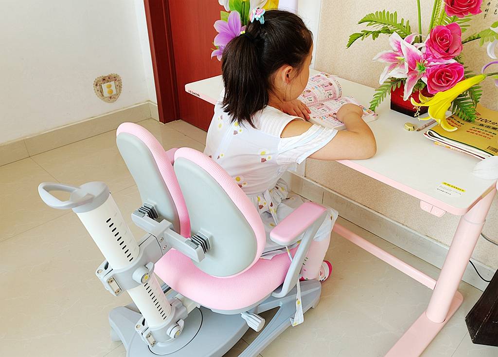 孩子|乐歌智能电动升降儿童学习桌评测：用心呵护孩子成长的每一步