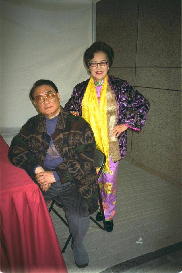谭炳文出殡，88岁胡枫坚持上山送挚友火化，儿女