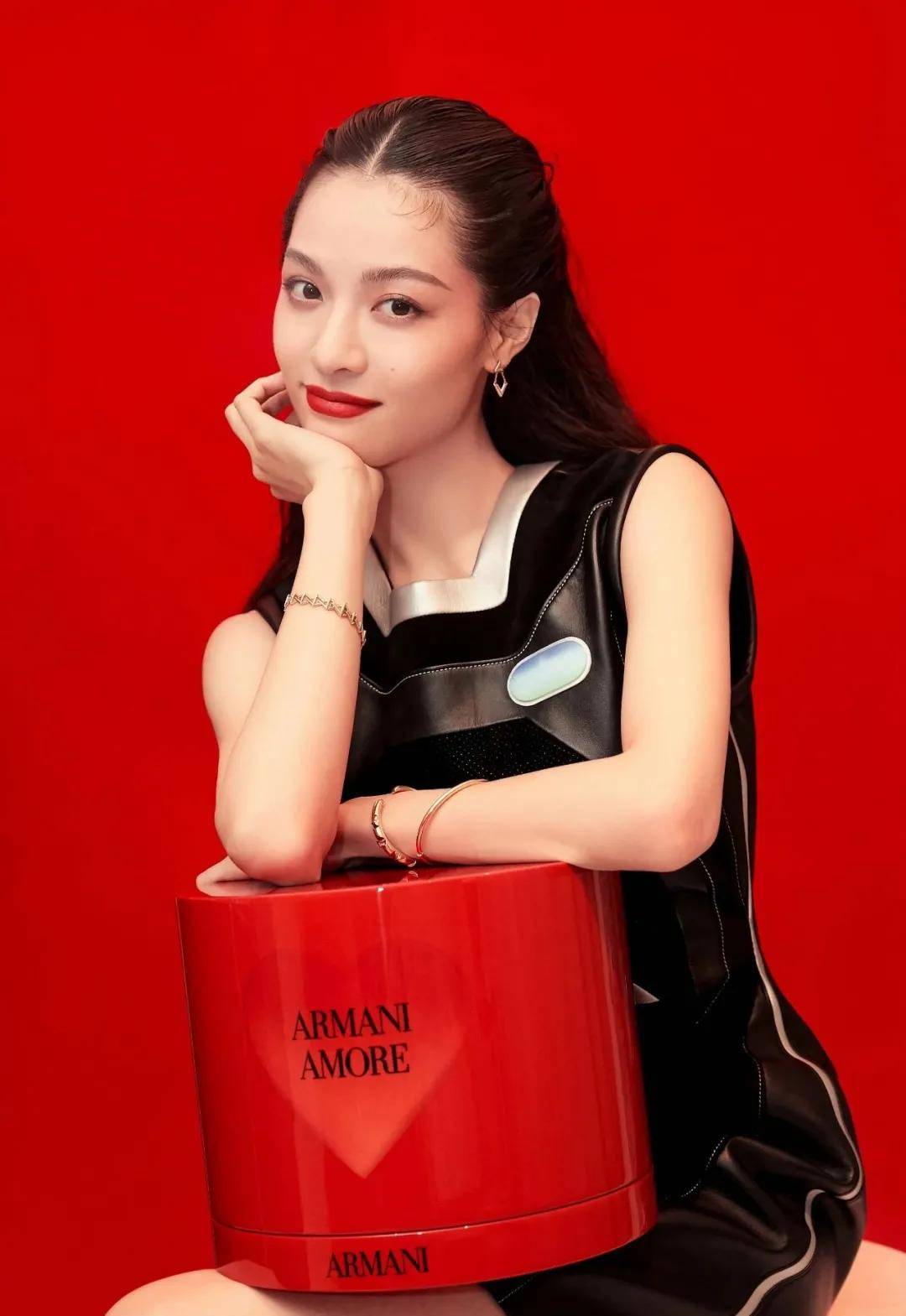 蓝盈莹|蓝盈莹化彩妆翻车现场不忍直视，昆虫脸的她却完美驾驭？