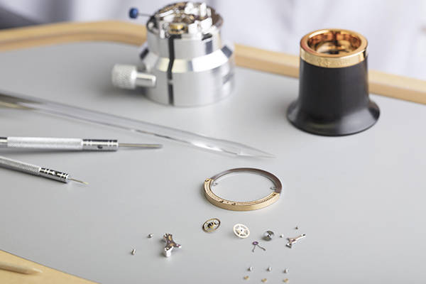 江诗丹顿|江诗丹顿Traditionnelle传袭系列推出品牌首款自动上链陀飞轮女士腕表