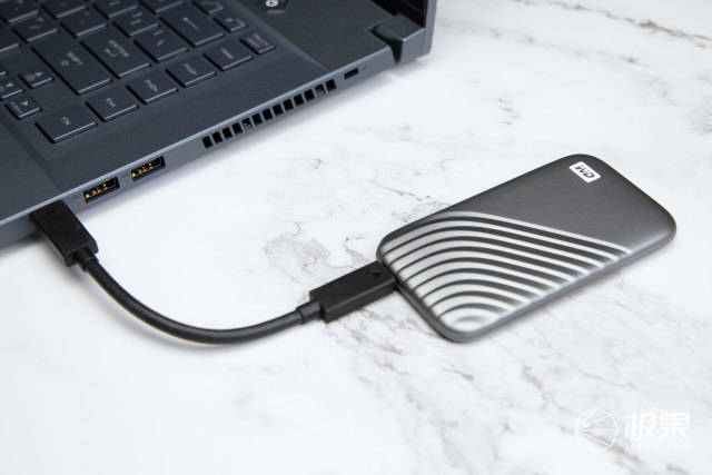 卡顿|让剪辑师操作顺滑效率飙升？盘内建模不卡顿，极速无缝传输高颜值