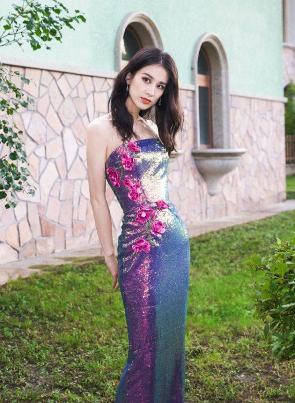 人鱼|黄圣依“人鱼身材”又要火!完美驾驭无痕裙,体重过百女子真穿不了