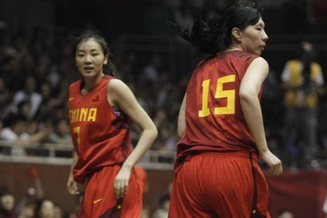 中国女姚明备受关注13岁身高2米21母亲是前女篮名宿