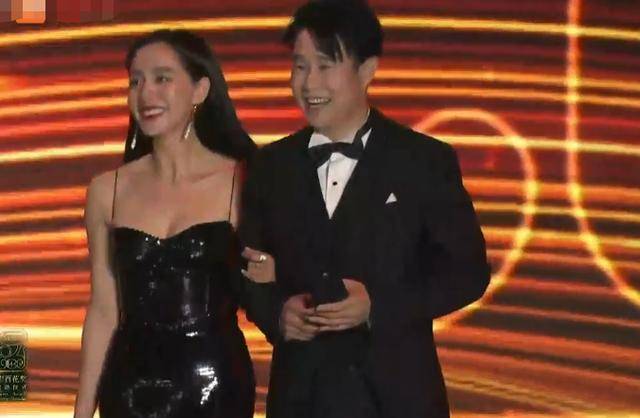 姚晨|众星出席百花奖开幕式:姚晨长裙抢镜,徐帆气质出众,彭昱畅瘦了