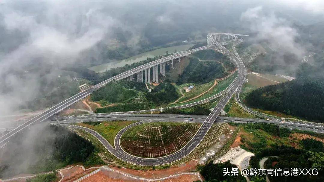 剑榕高速公路作为贵州省"678"高速公路网"第二纵"沿河至榕江高速公路