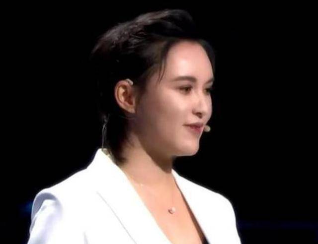 黄海波前女友，败光父母80万，被曝隐婚生子，曾