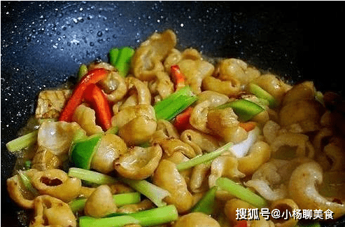 肥肠的家常做法肥肠炒辣椒 4eccb7e9cafd47c7b477fcd6e4afa15e.png