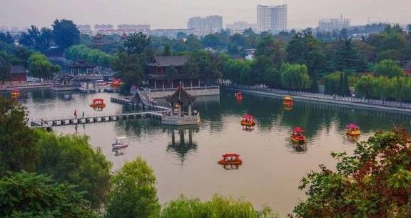 新乡面积人口_新乡职业技术学院(2)