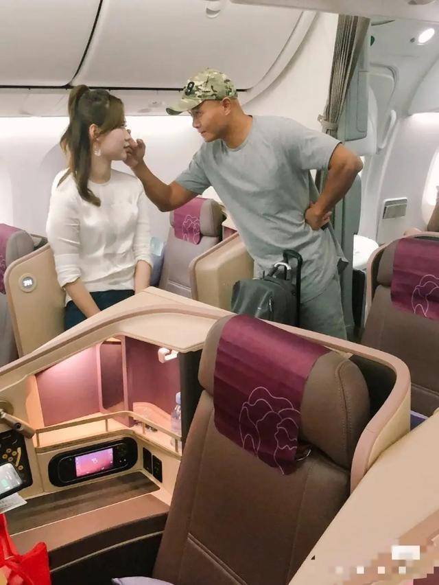 因强吻谢娜、耍酒疯身败名裂的乐嘉,今又曝新情况
