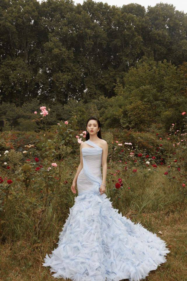 易烊|百花奖闭幕：周冬雨易烊千玺避嫌，佟丽娅发福，杨紫罕见性感