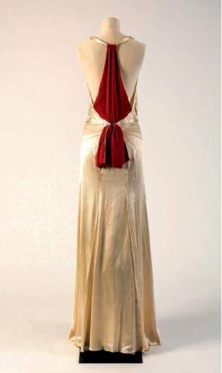 服装|无声叙事：百件服饰中的时尚史