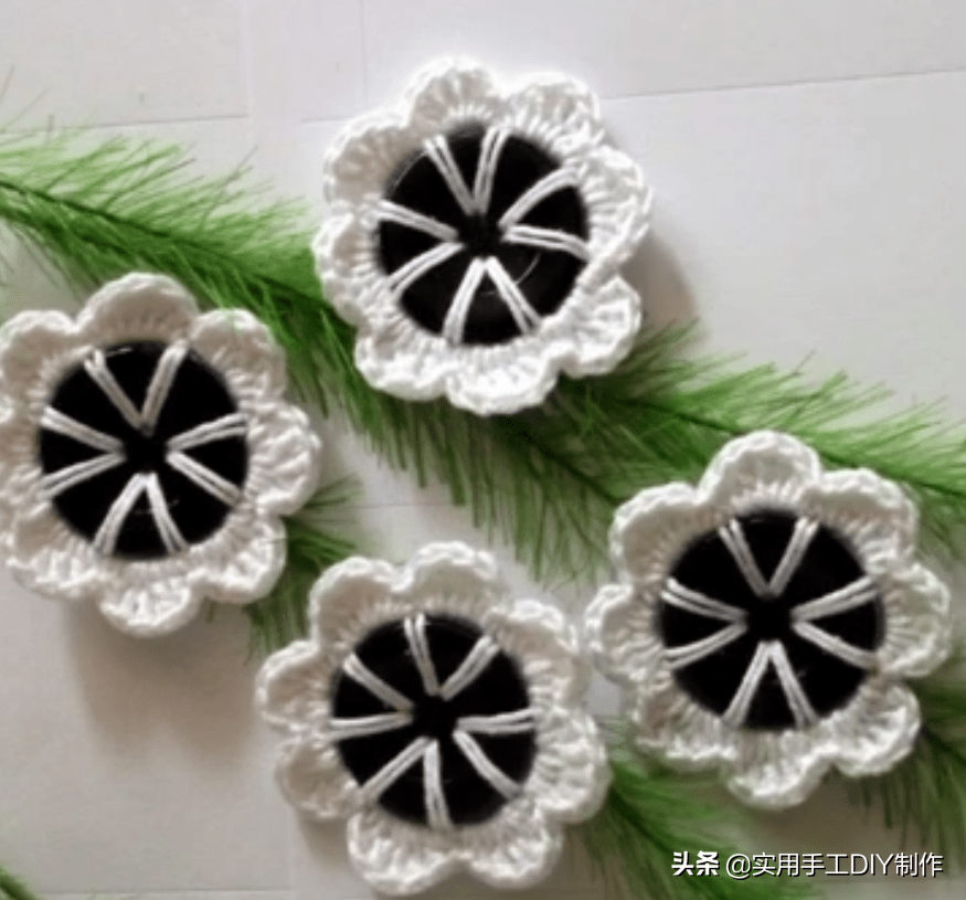 刺绣|「刺绣作品」100个迷人时尚的刺绣纽扣，装饰衣物美美的