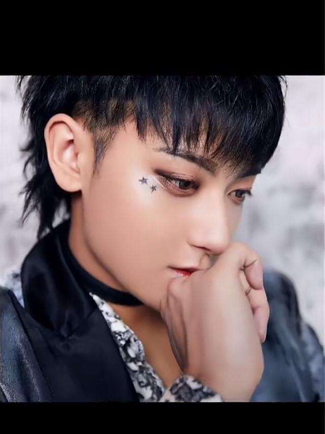 黄忠东|原创黄子韬复工录制节目，状态看上去不错，期待回归