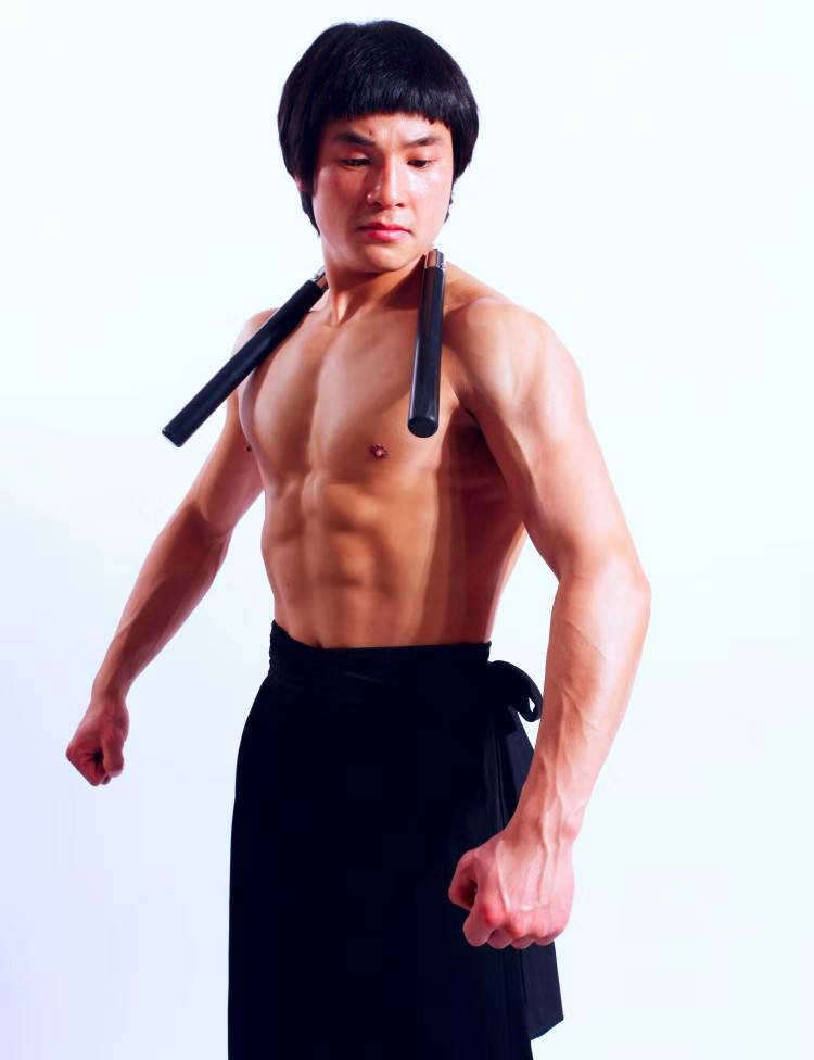 飞龙|原创现代李小龙：古力娜扎和迪丽热巴都是我未来妻子，我永远爱她俩