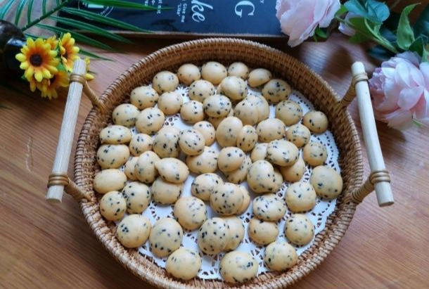 芝麻|健康无添加自制宝宝小零食！奶香芝麻小饼干