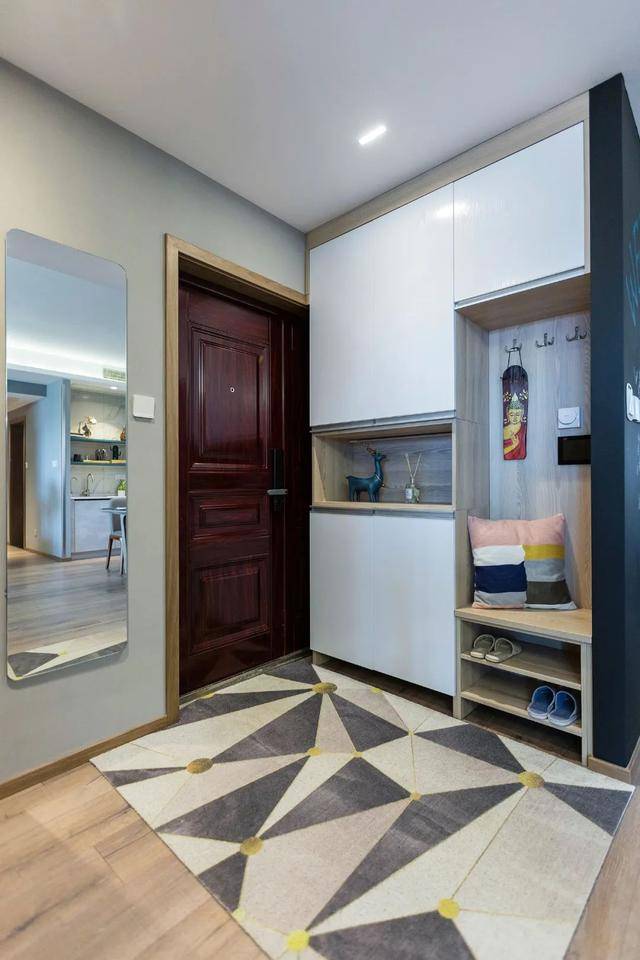 进门客餐厅无玄关设计 8885e3c32c0a4d3d949034290d484ae8.jpeg