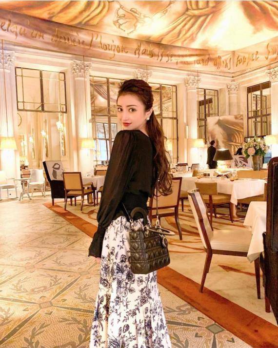 公关|被称“日本第一女公关”，她滴酒不沾靠聊天年入7.3亿，绝了！