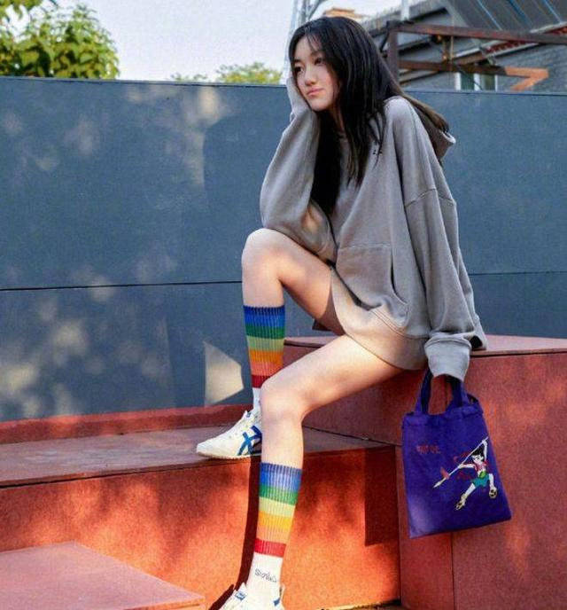 李亚鹏|原创李亚鹏零点为李嫣庆生，王菲不见动静，对待两个女儿差距这么大？