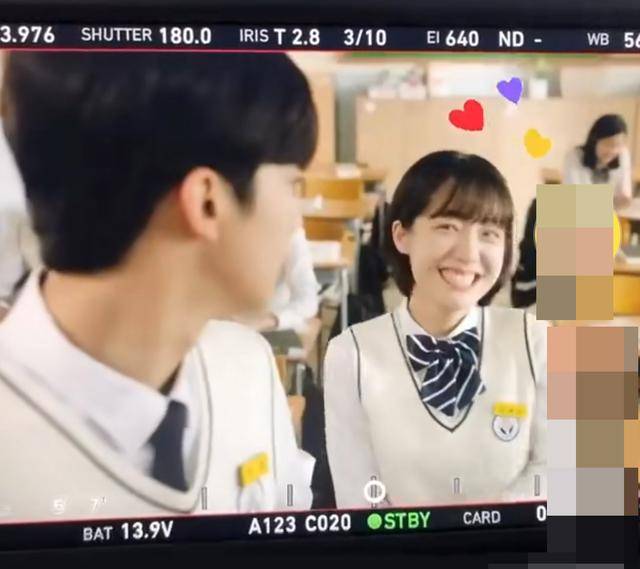 陈小希|韩国版《小美好》片场造型,男女主甜蜜互动,女主没有沈月好看!