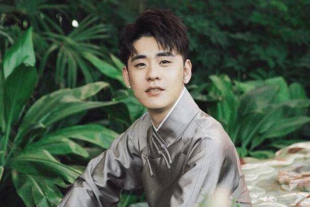 张云雷的粉丝有多少万 12aeb29b1dd446b9b7ffa8541778d326.jpeg