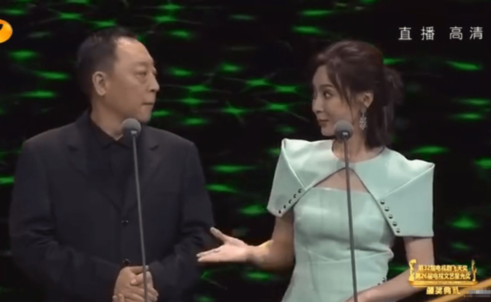 陈数|原创倪大红颁奖精神恍惚，捂嘴咳嗽惹人担心，但也是他沉浸角色的常态