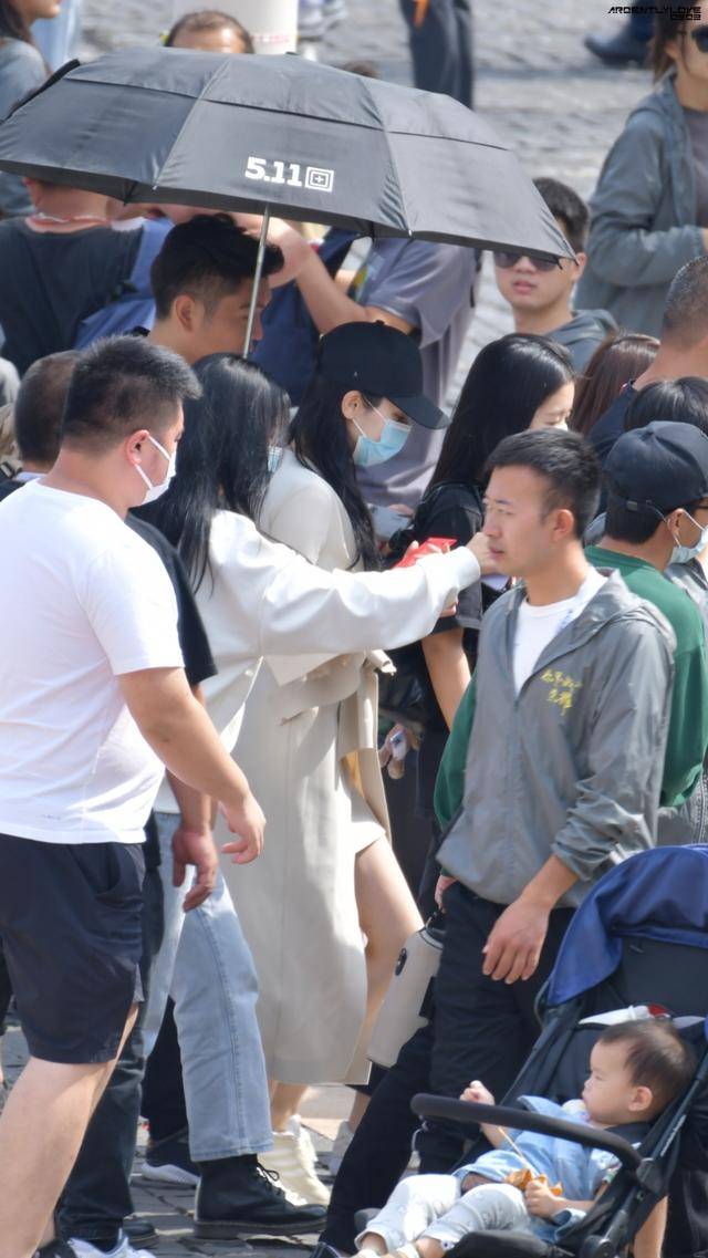 红包|原创《你是我的荣耀》开机路透曝光,热巴气质足,杨洋偷瞄红包太可爱