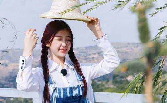 赵露思|发量王者赵露思的减龄搭配你也可以学