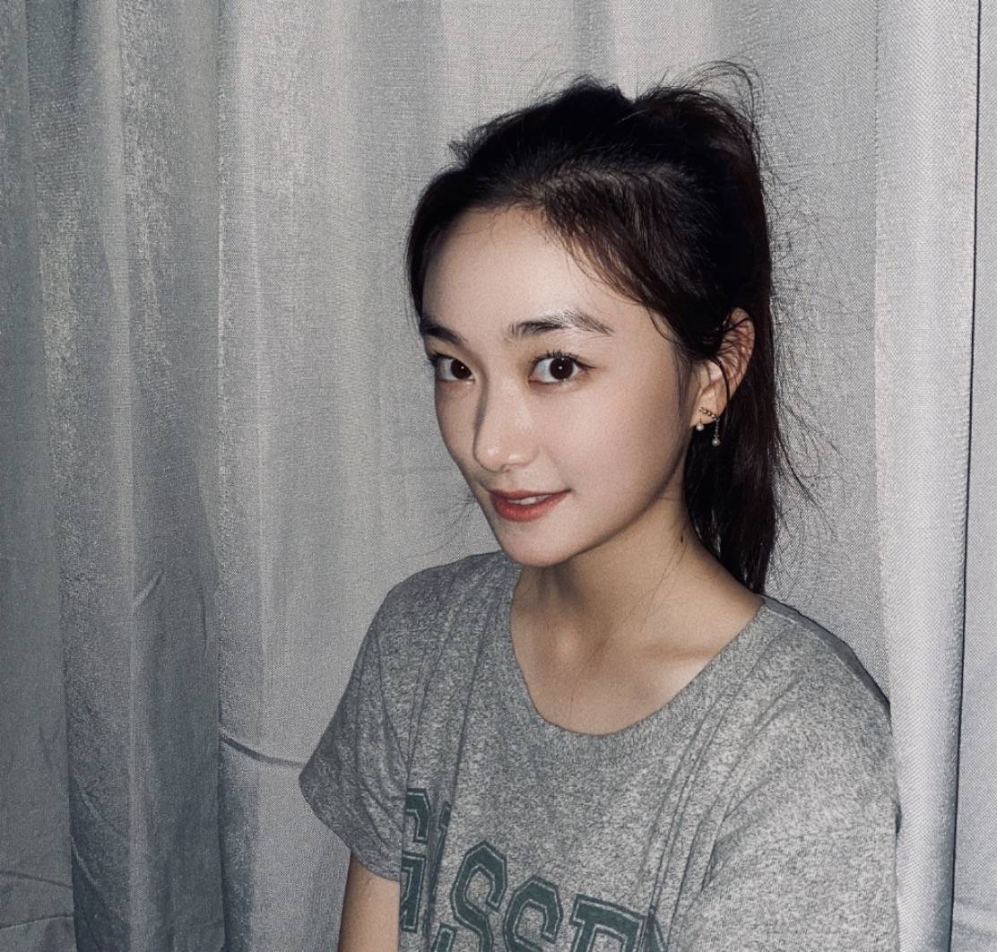 孙艳|原创北电实验班合影曝光，孙俪妹妹稳居C位，怀抱张子枫夏梦排面足