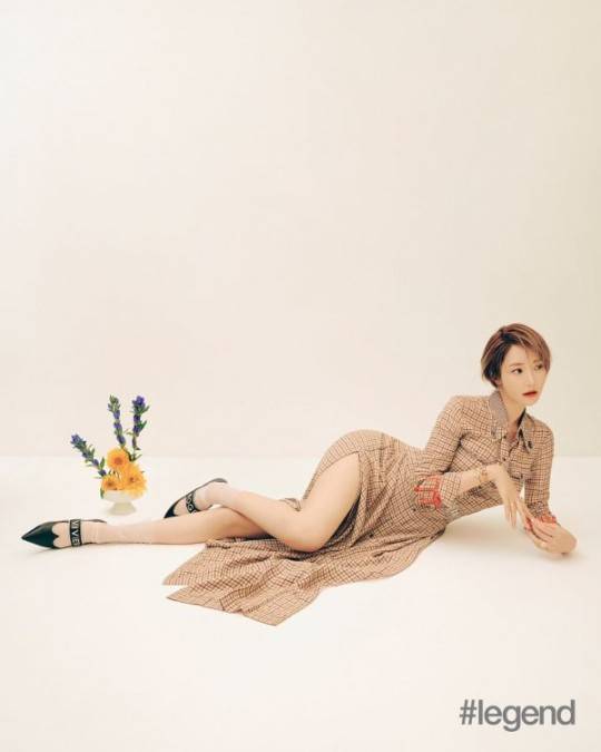 1/ 12 搜狐韩娱讯 韩国女艺人高俊熙的一组最新杂志写真今天在网上