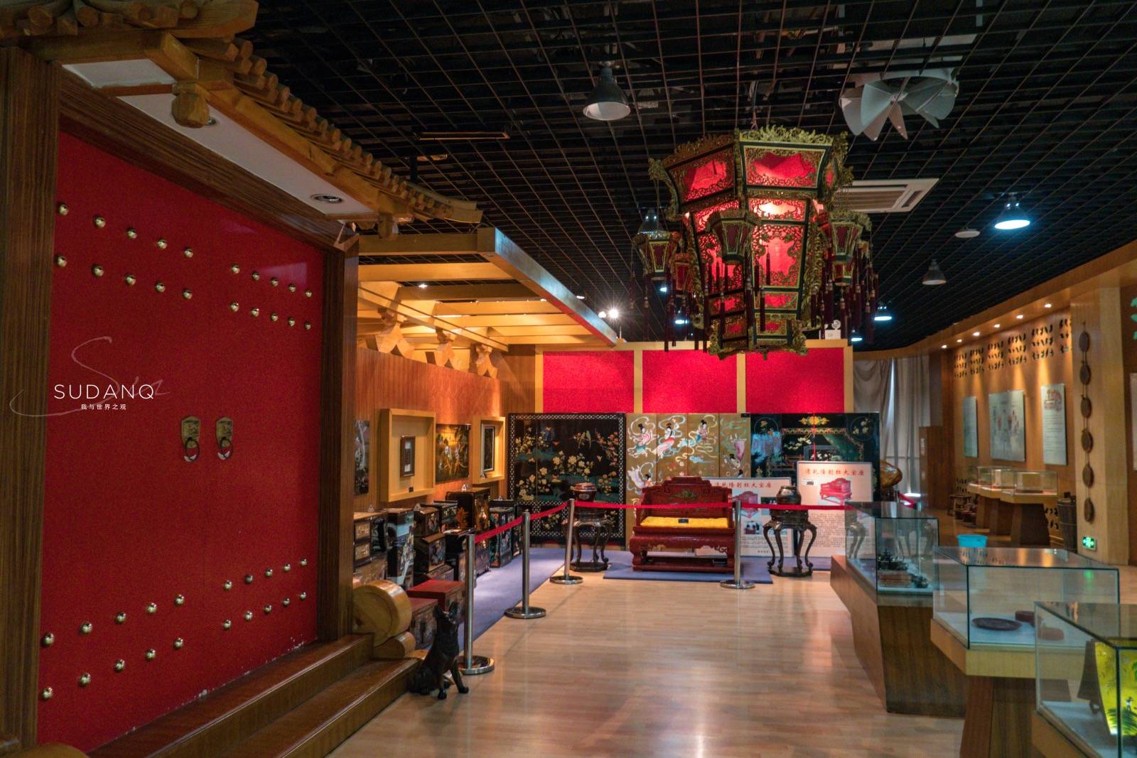 剔红|流落民间的宫廷御用之物:清乾隆剔红大宝座,专家估价3600万