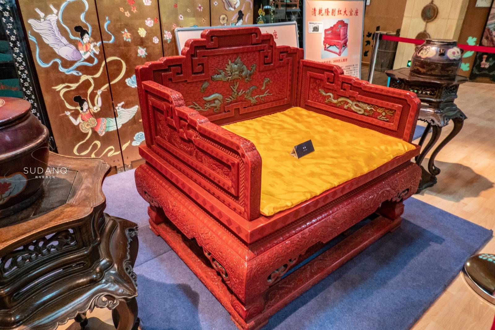 剔红|流落民间的宫廷御用之物:清乾隆剔红大宝座,专家估价3600万