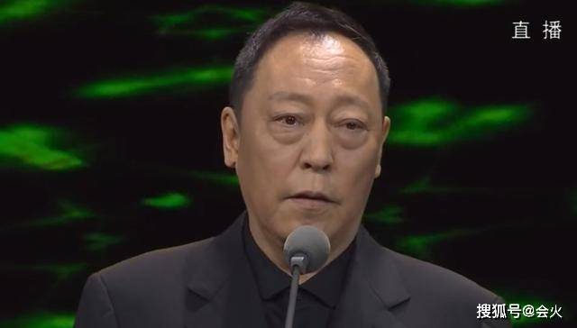 近况|原创60岁倪大红近况堪忧，反应迟缓接不上话，说完话就捂嘴弯腰咳嗽