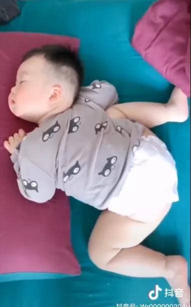 来源|老母亲仿佛打开了盲盒掀开孩子被窝的那一刹那