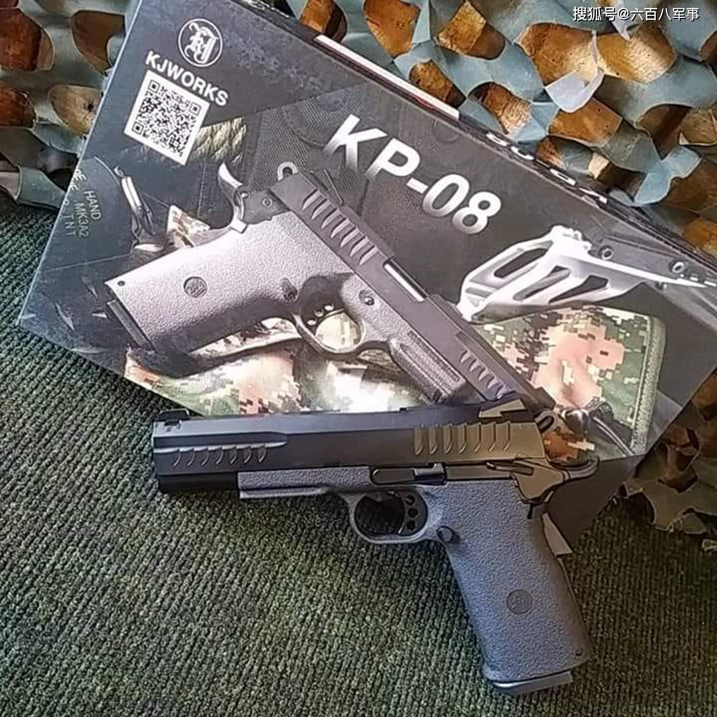 轻武器欣赏系列,帅气的手枪图,还有玩枪的妹子们